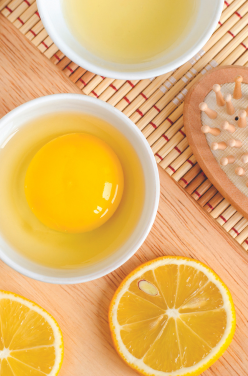 Masque au jaune d’œuf pour cheveux secs et abimés